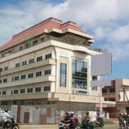 Hotel Kapuas Dharma Pontianak Buitenkant foto